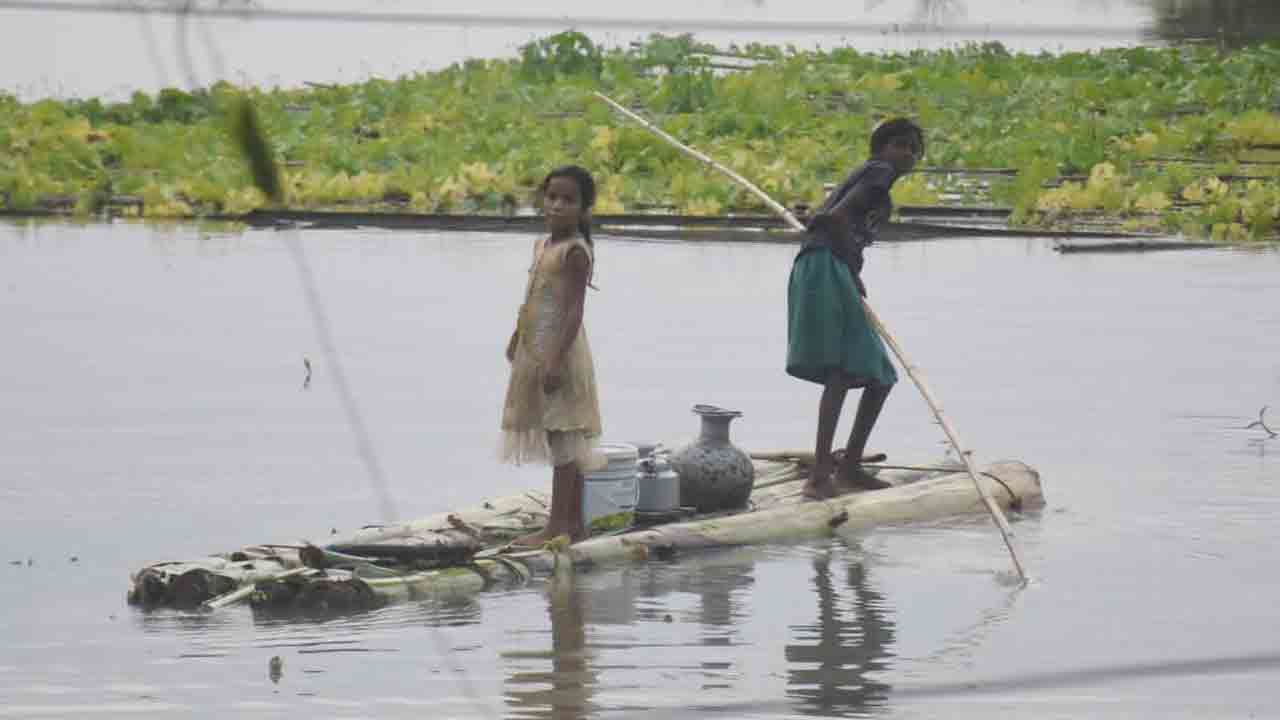 అసోంలో ఆగ‌ని వ‌ర‌ద‌లు.. 8 మంది మృతి