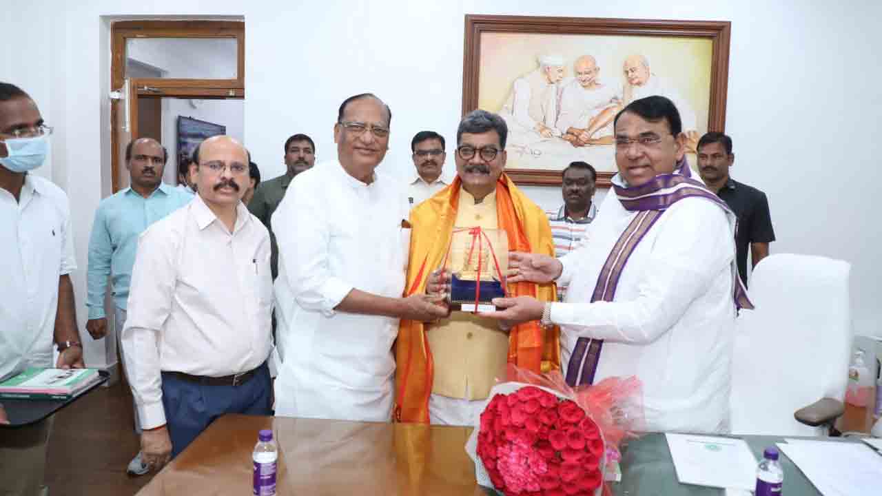 తెలంగాణ అసెంబ్లీని సంద‌ర్శించిన ఛత్తీస్‌గ‌డ్ స్పీక‌ర్