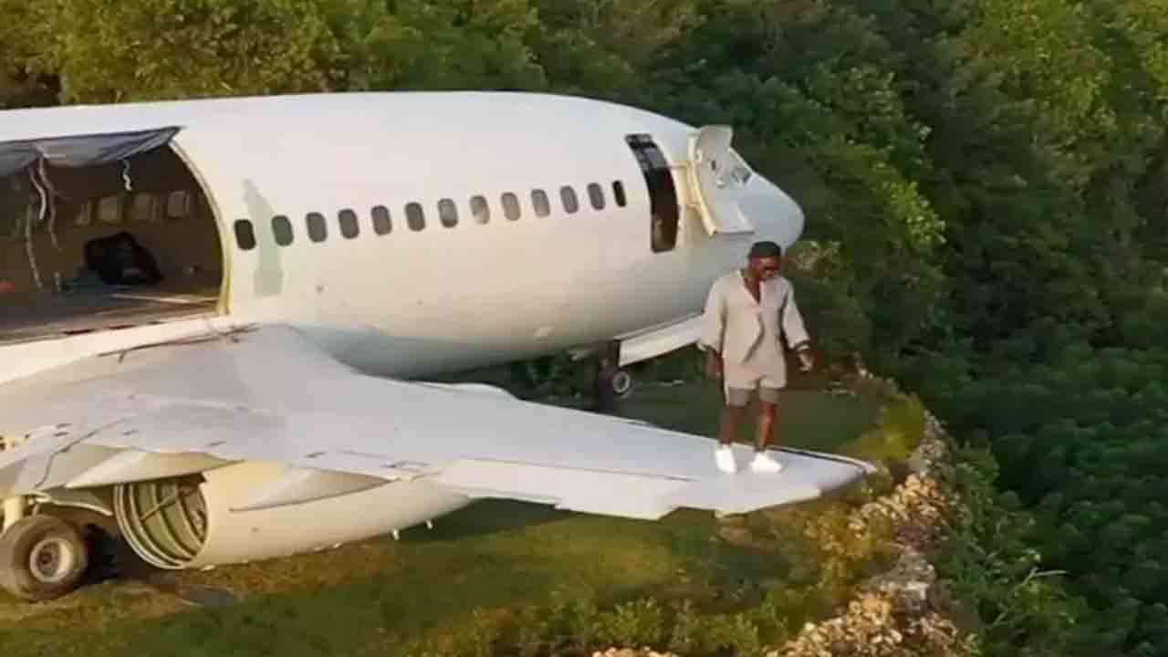 Viral video: కొండ అంచున విమానం… రెక్కపై నడిచిన బాలి ఫొటోగ్రాఫర్‌