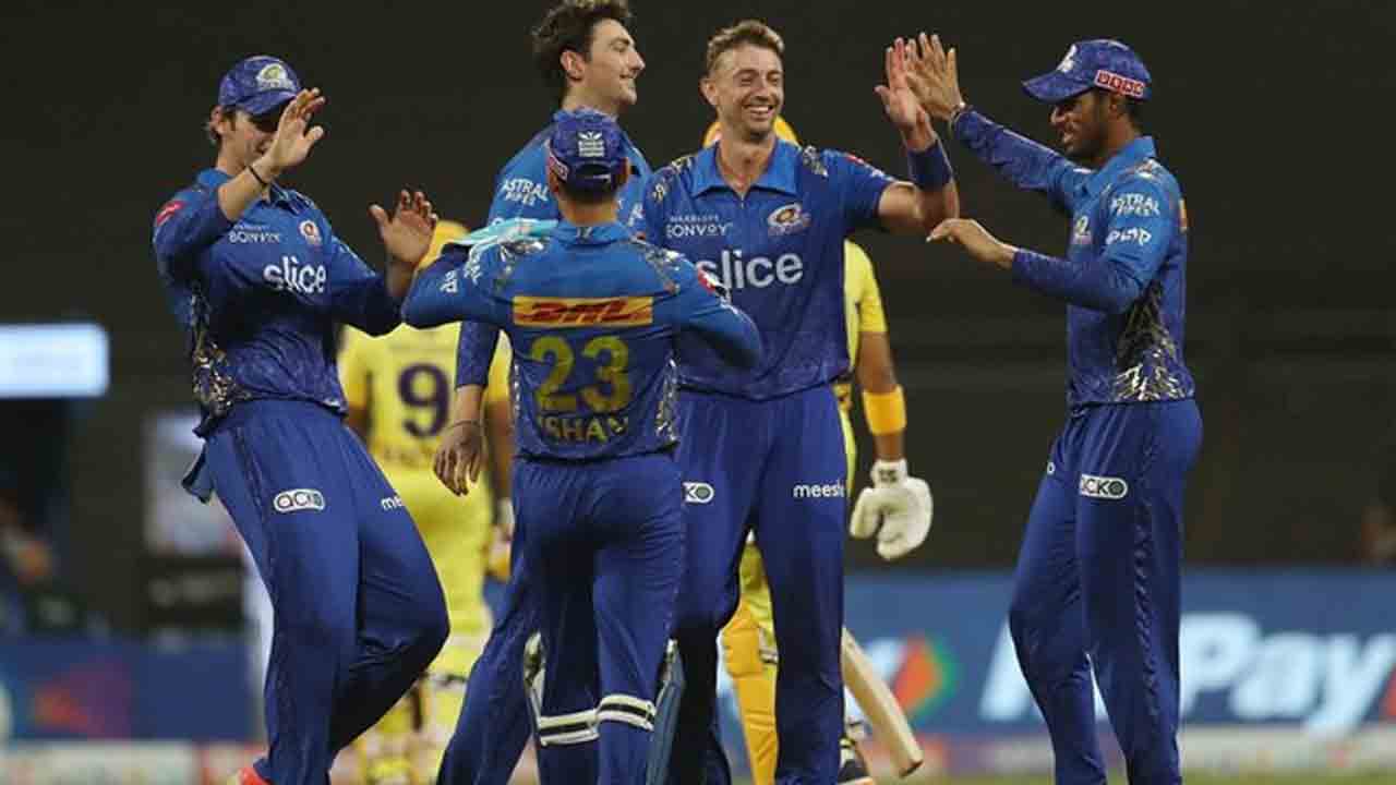 CSK vs MI | ఆరు వికెట్లు కోల్పోయిన చెన్నై.. పవర్‌ప్లే ముగిసే సరికి స్కోరు ఎంతంటే?