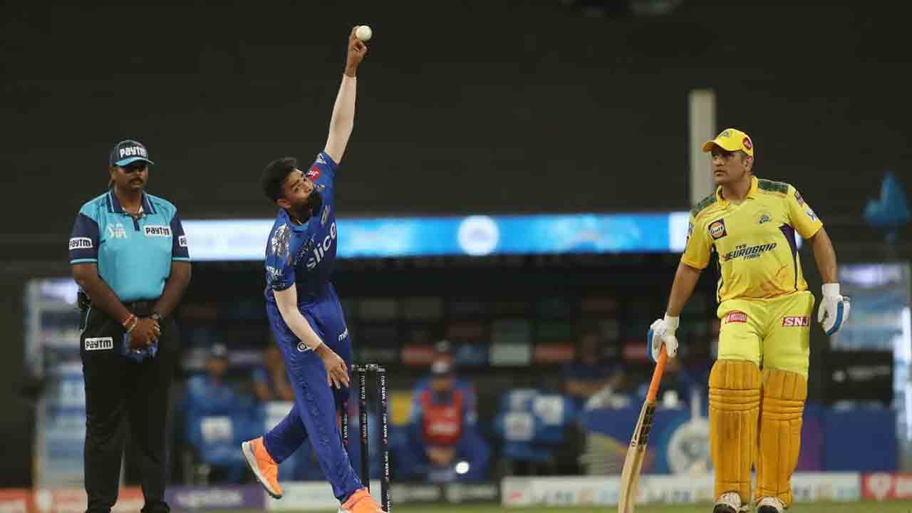 CSK vs MI | ఎనిమిదో వికెట్ కోల్పోయిన చెన్నై.. బ్రావో కూడా అవుట్