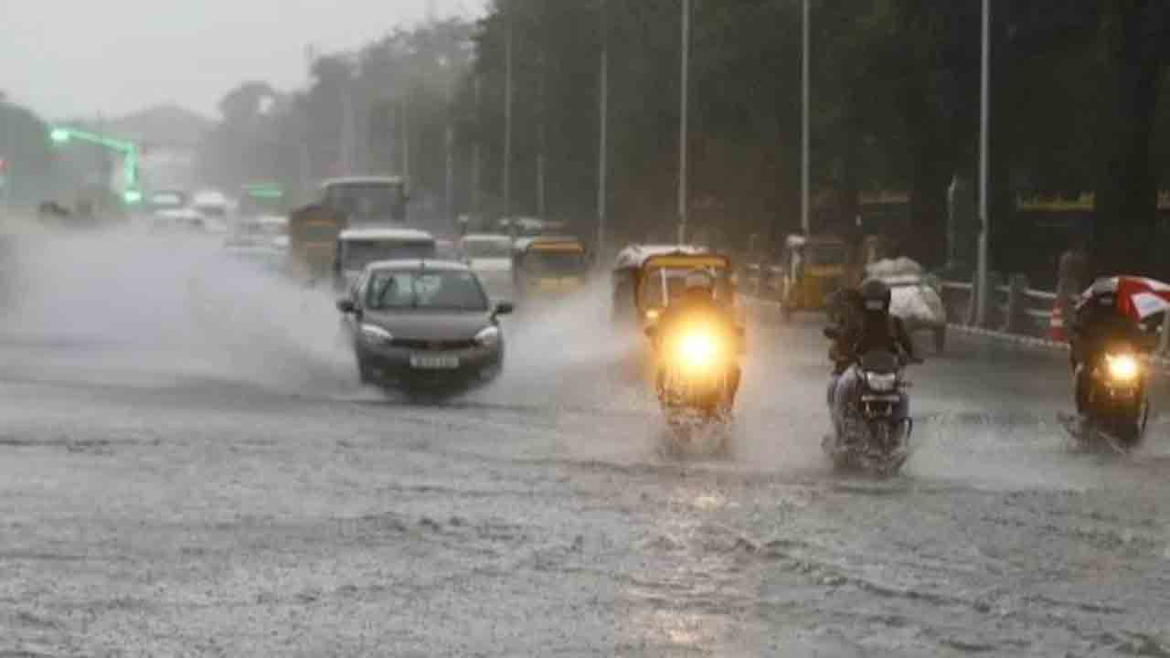 అసని ఎఫెక్ట్‌.. చెన్నైలో భారీ వర్షాలు.. పలు విమాన సర్వీసులు రద్దు
