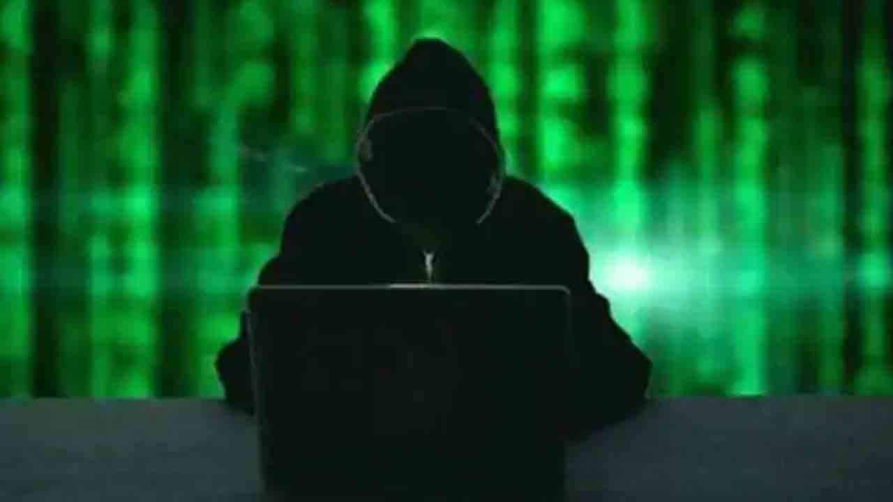 మహిళను బెదిరించి.. 38 వేలు కాజేసి