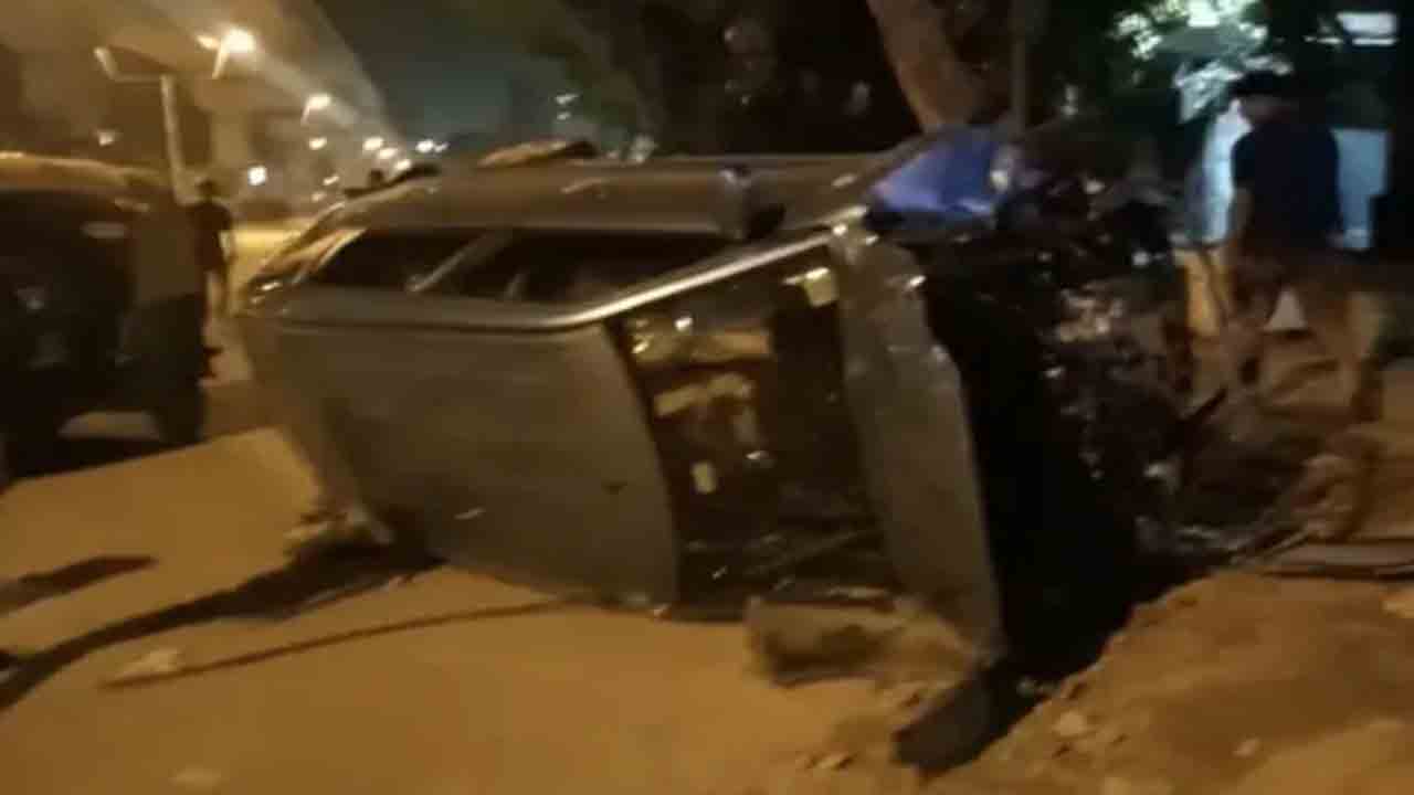 కారు, బైక్‌ ఢీ… జొమాటో డెలివరీ వ్యక్తి, ఇద్దరు యువతులు మృతి