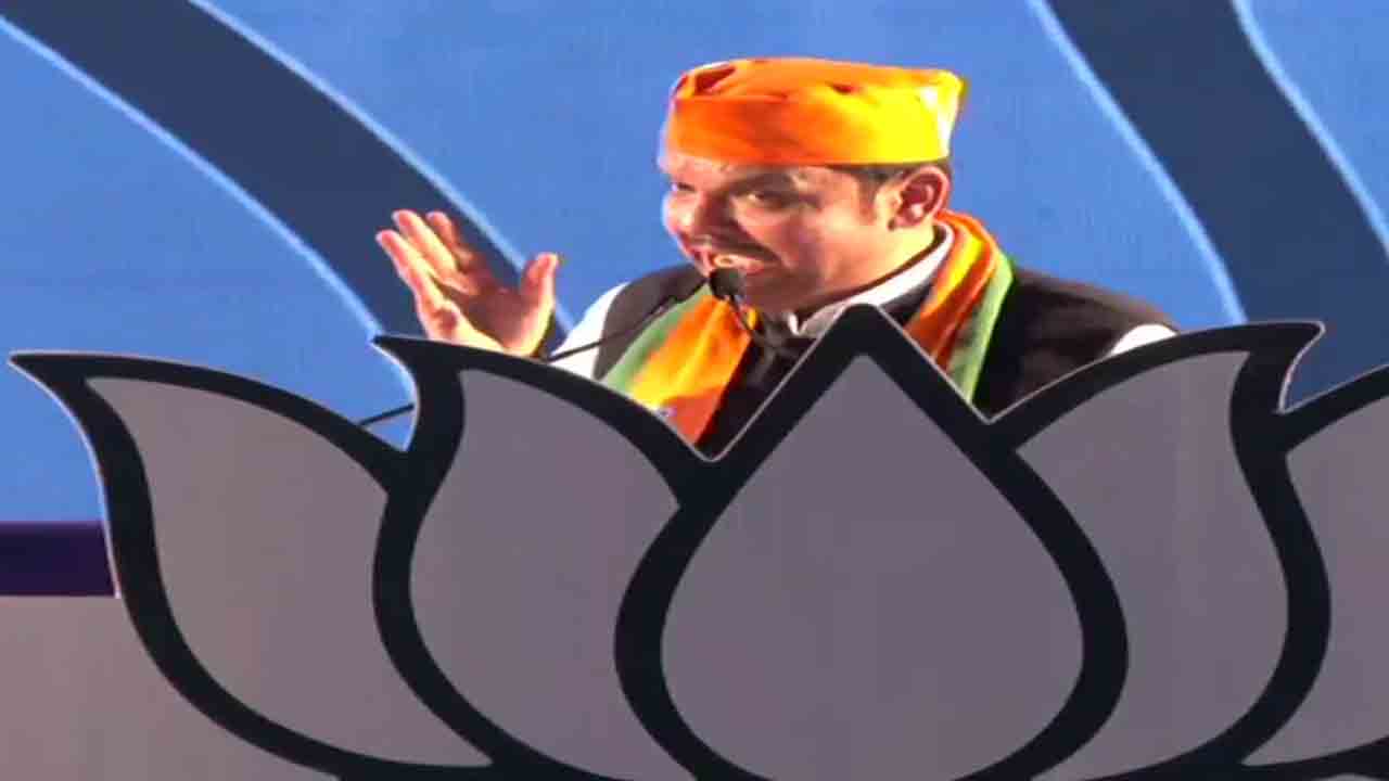 ‘మసీదుల్లో మైక్‌లు తొలగించడానికి భయపడే వారు… బాబ్రీని కూల్చామంటున్నారు’