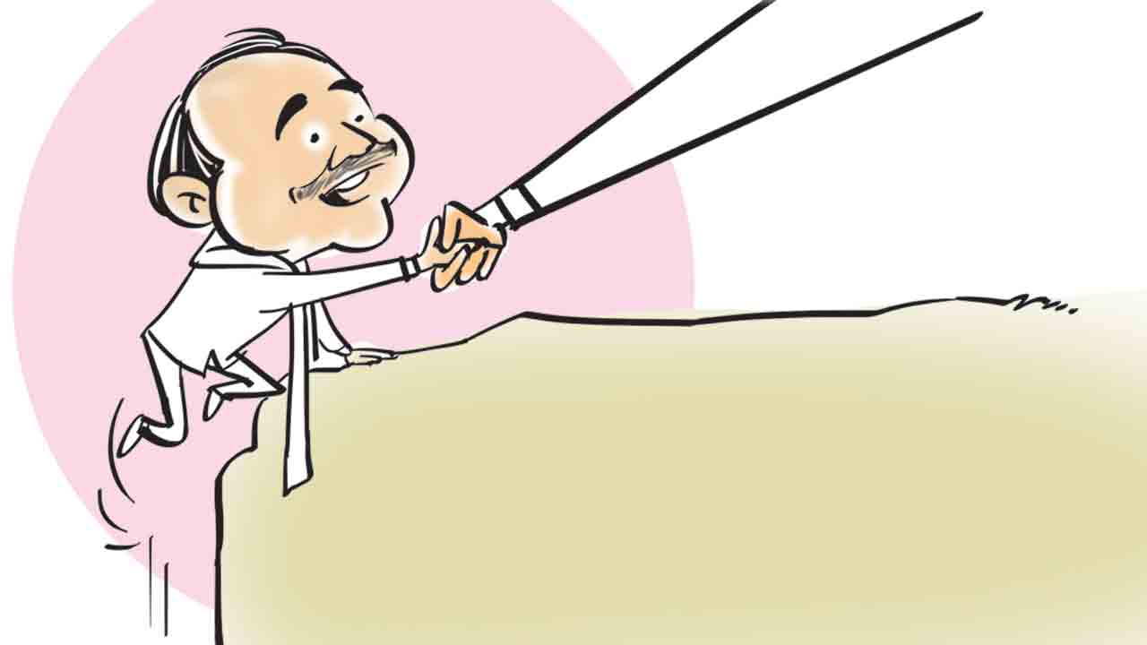 బండిపై ఈటల తిరుగుబావుటా..!