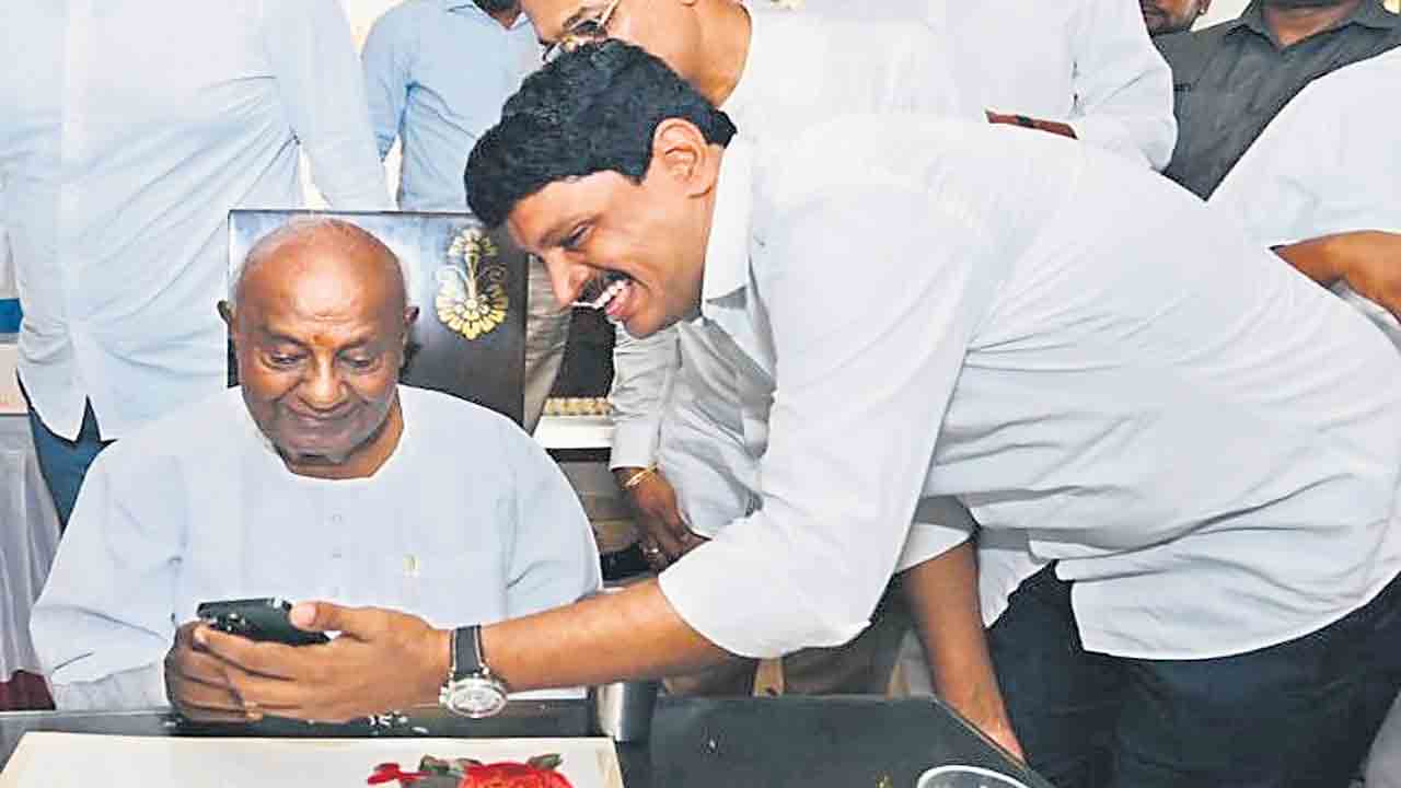 దేవెగౌడను కలుసుకొనే అవకాశం దక్కింది