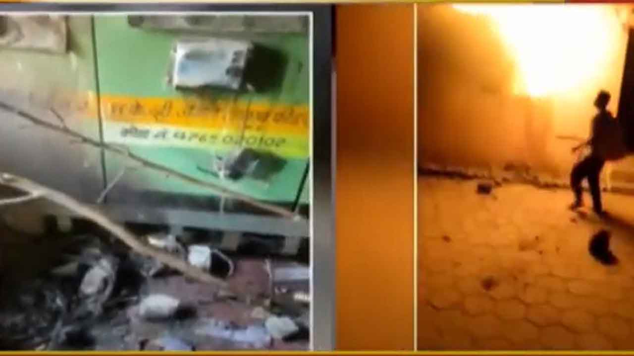 విద్యుత్తు కోతలతో విసుగు.. సబ్‌స్టేషన్‌కు నిప్పు