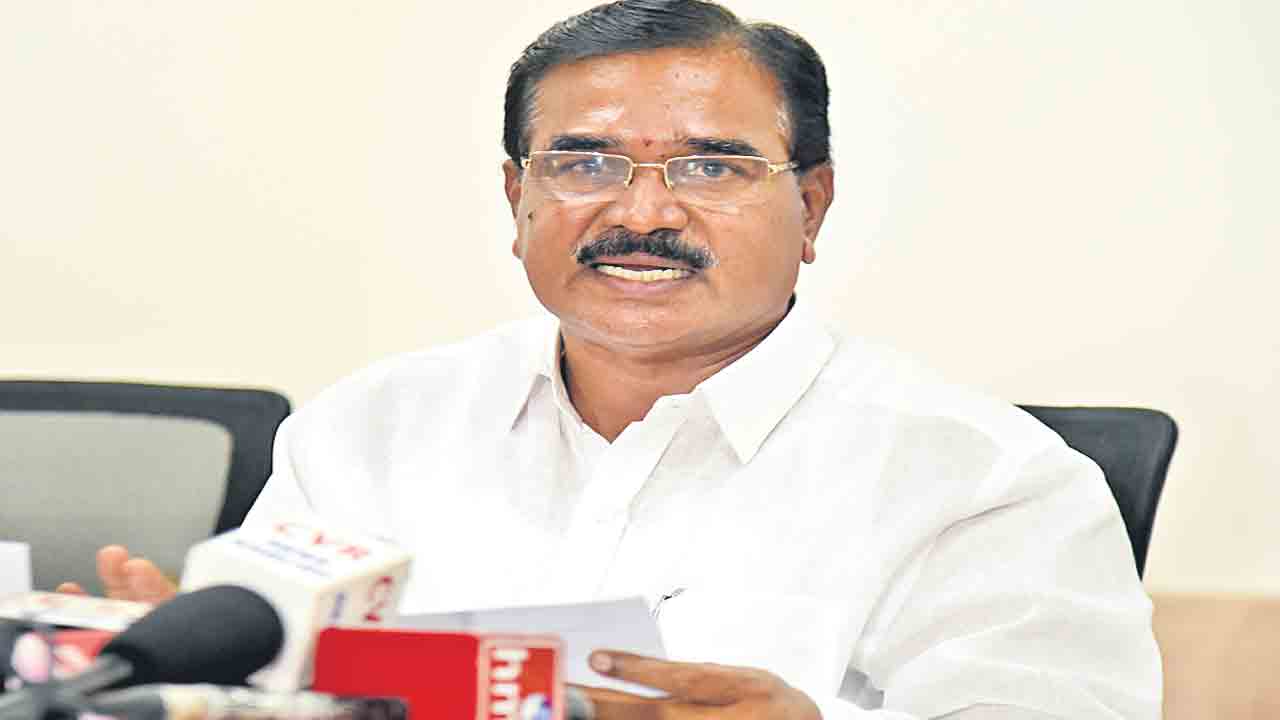 కాంగ్రెస్ వల్లే బీజేపీ ఆటలు