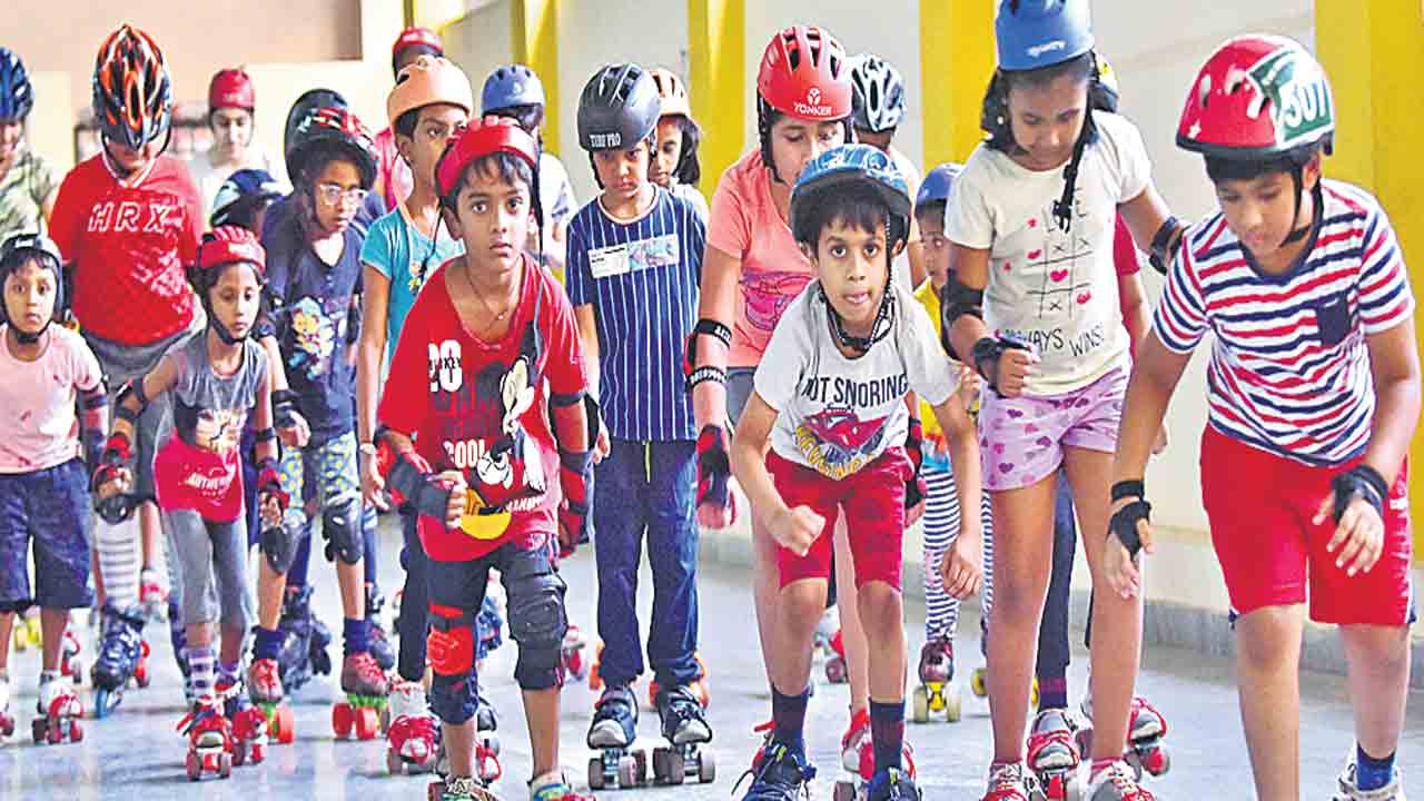 బాలలం.. ఆటల్లో మెరికలం