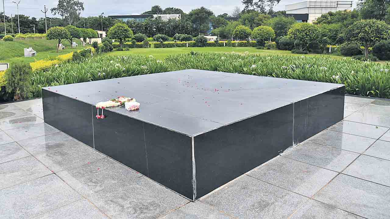 రాహుల్‌.. పీవీని మరిచారా?