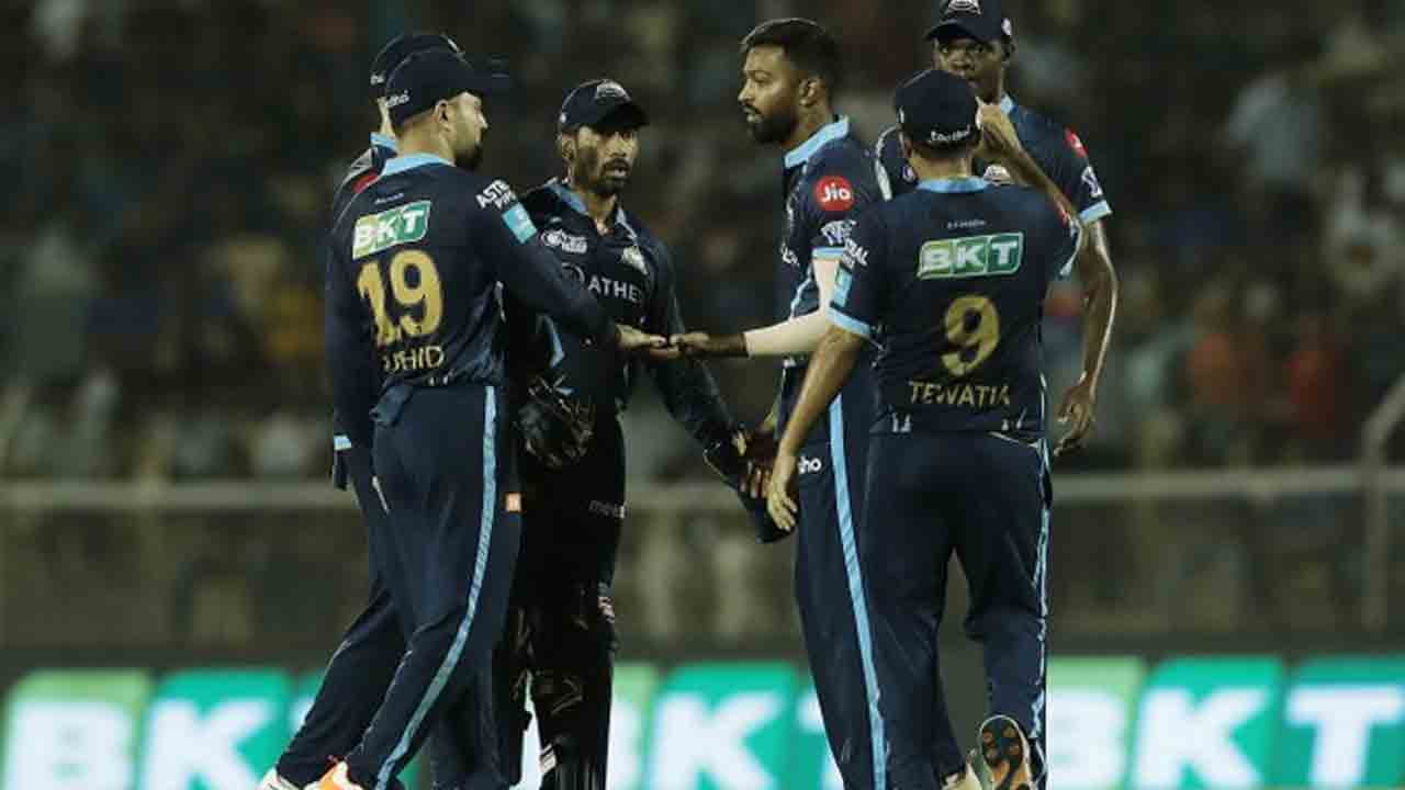 GT vs MI | మూడు వికెట్లు కోల్పోయిన ముంబై.. ఇషాన్, సూర్యకుమార్ అవుట్