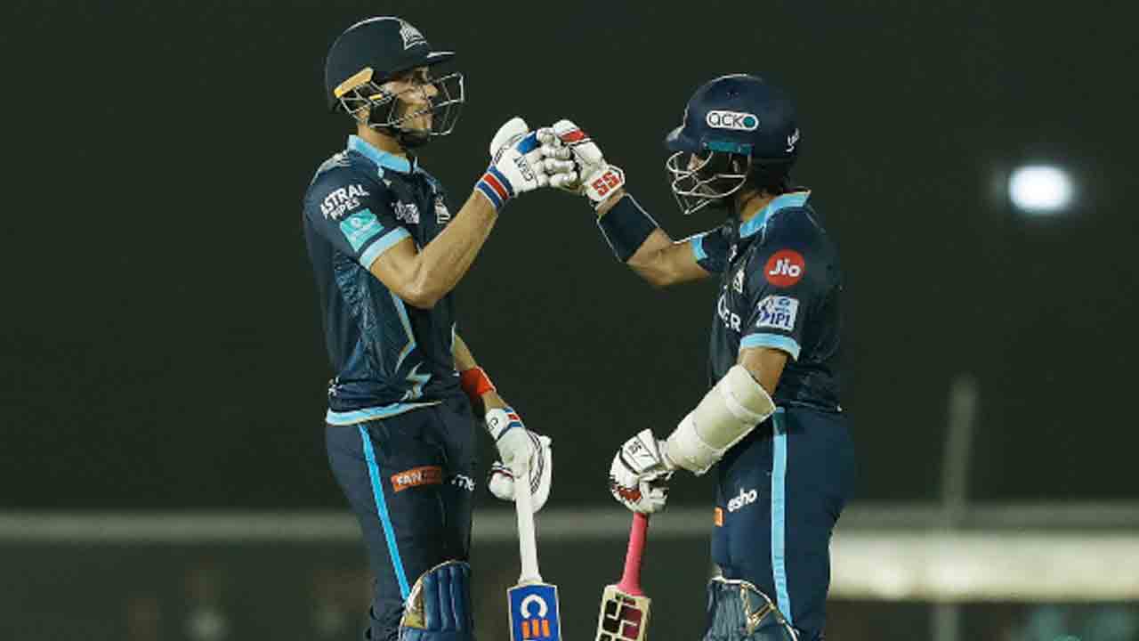 GT vs MI | ధాటిగా ఆడుతున్న గుజరాత్.. పవర్‌ప్లే ముగిసే సరికి స్కోరు ఎంతంటే?