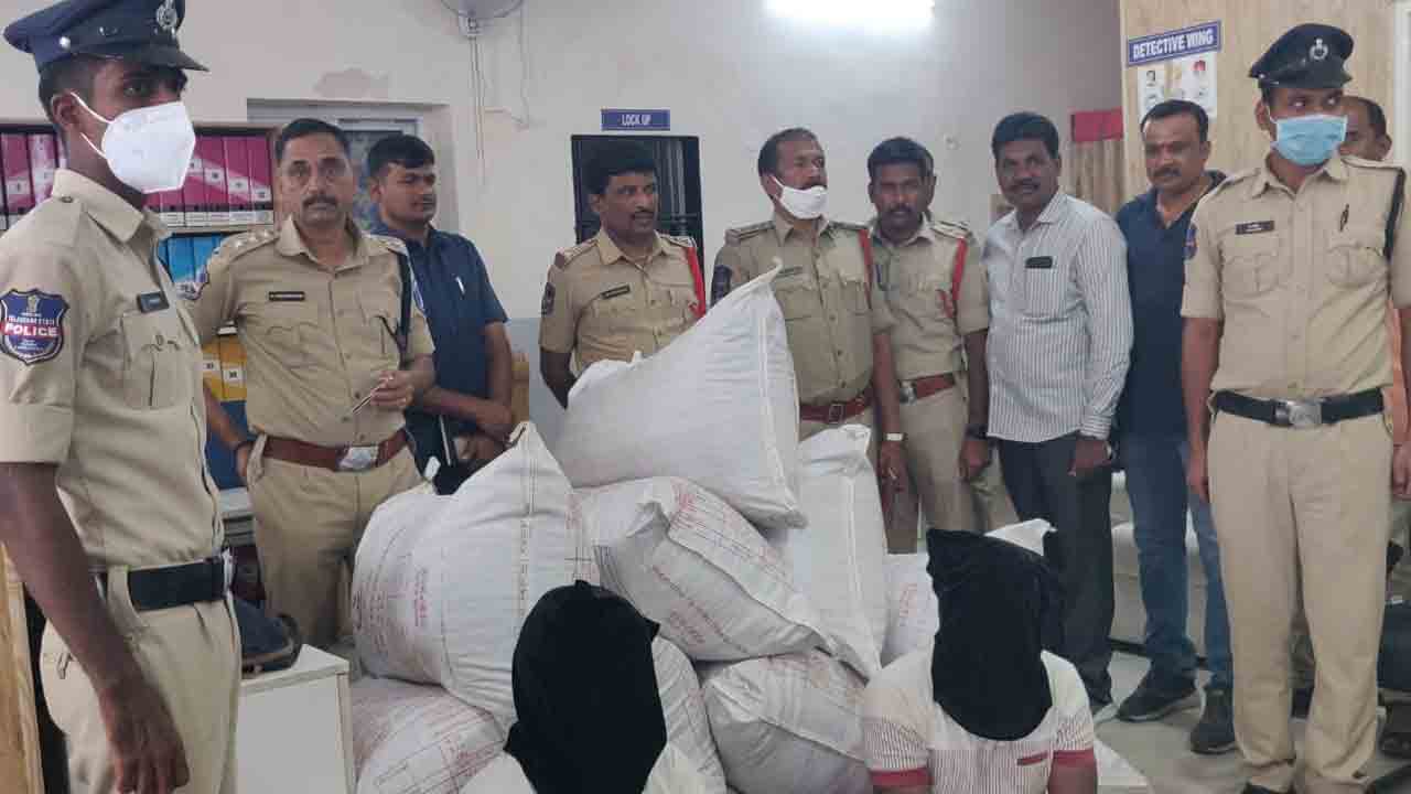 హైద‌రాబాద్‌లో 246 కిలోల గంజాయి స్వాధీనం