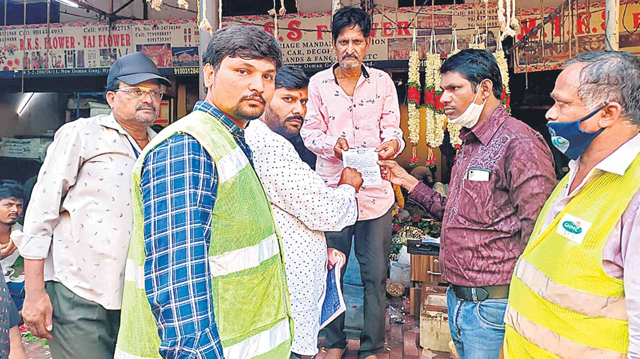 నిబంధనలు ఉల్లంఘించిన.. బీజేపీ కార్పొరేటర్‌ రూ.5వేలు జరిమానా