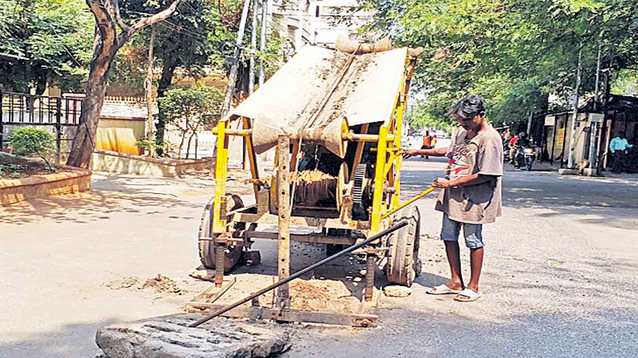 పూడికతీత పనులు ముమ్మరం