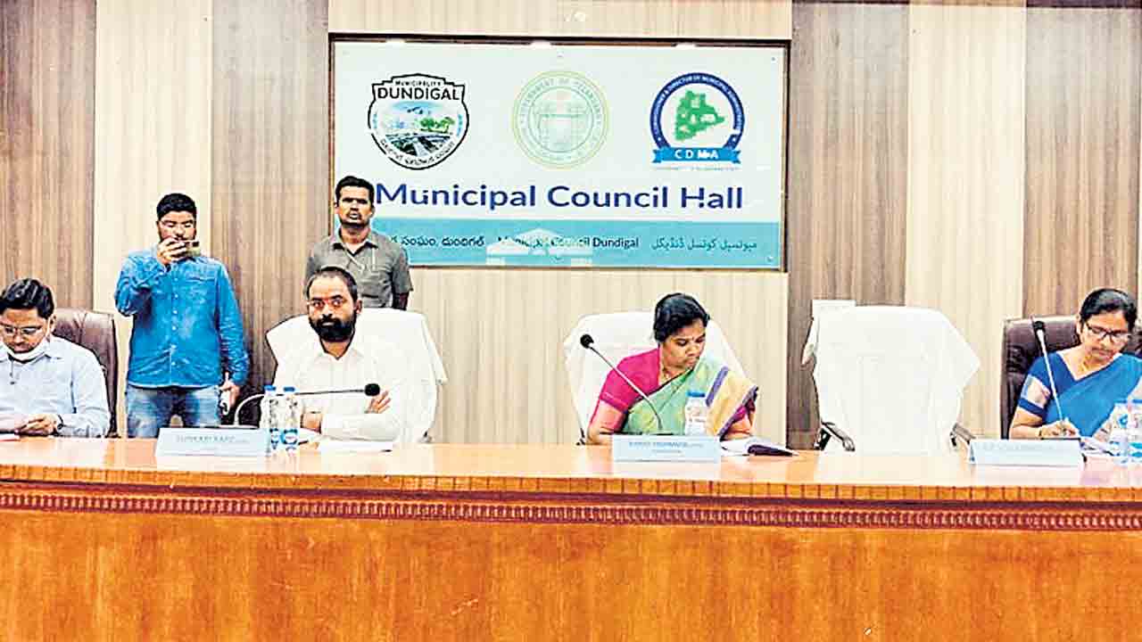 దుండిగల్‌ను మోడల్‌ మున్సిపాలిటీగా తీర్చిదిద్దుతాం