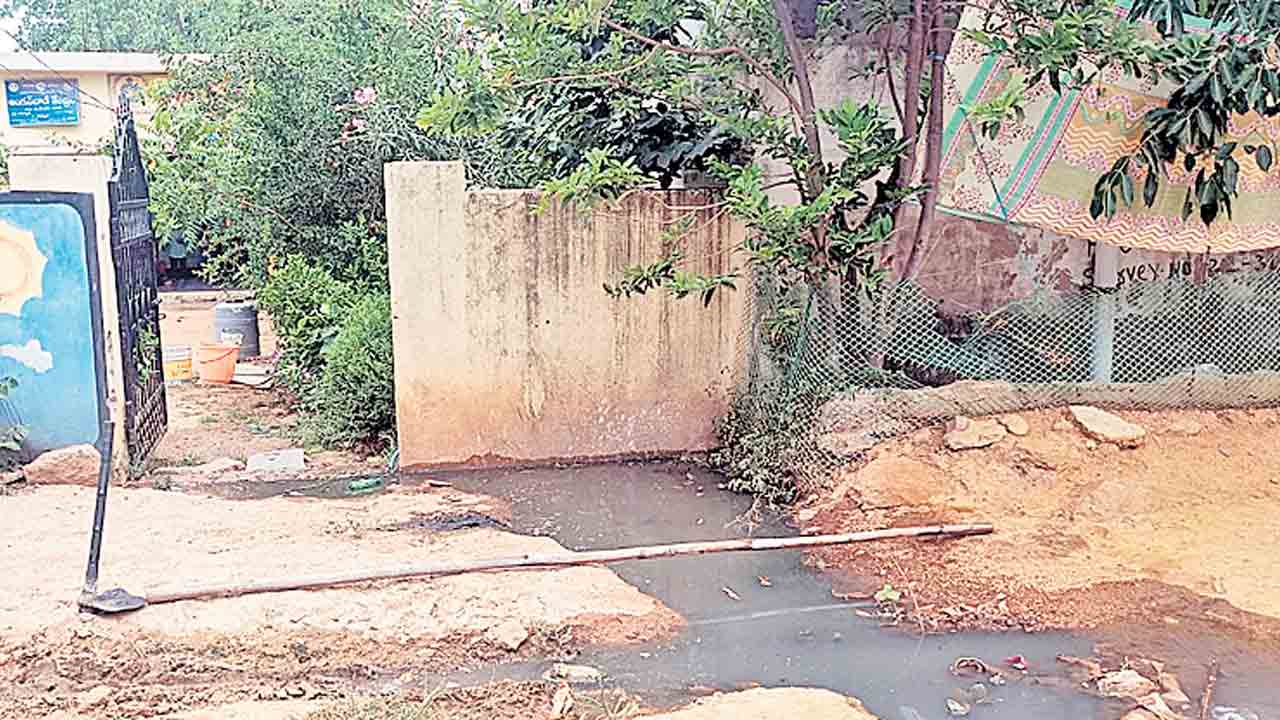మురుగు.. పరుగు..!