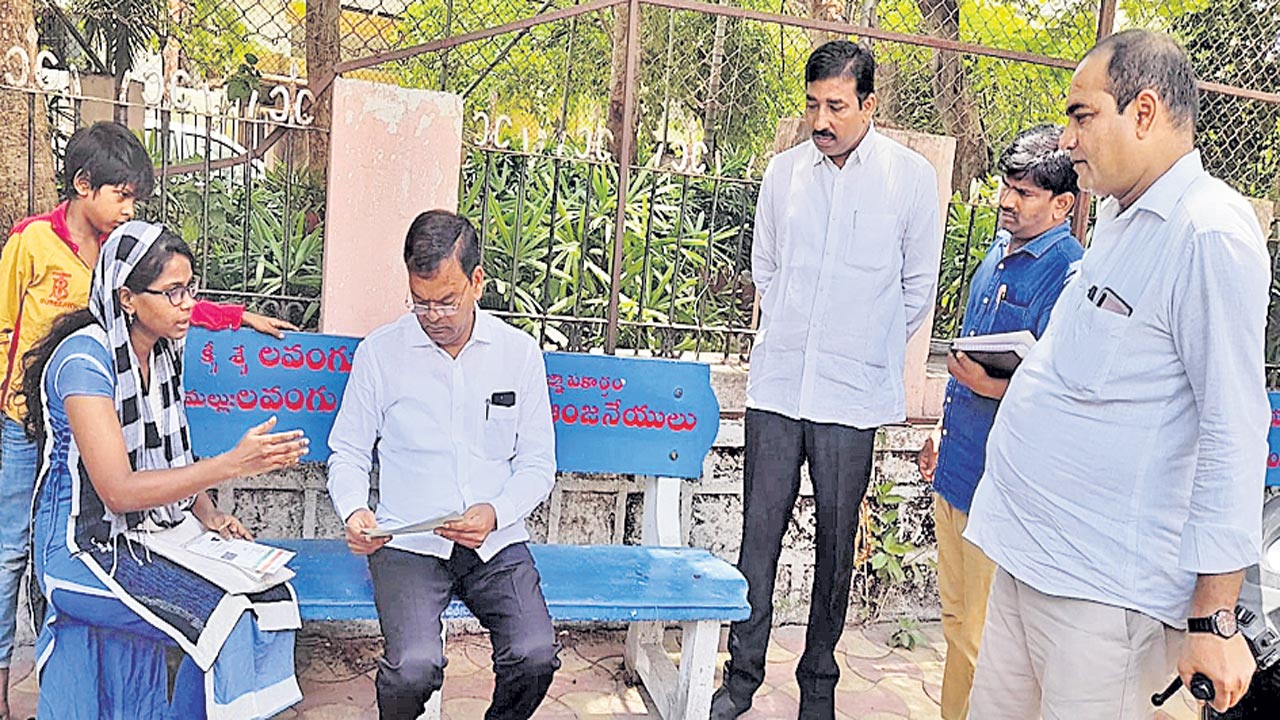 ప్రజా సమస్యల పరిష్కారానికి ఎల్లవేళలా కృషి