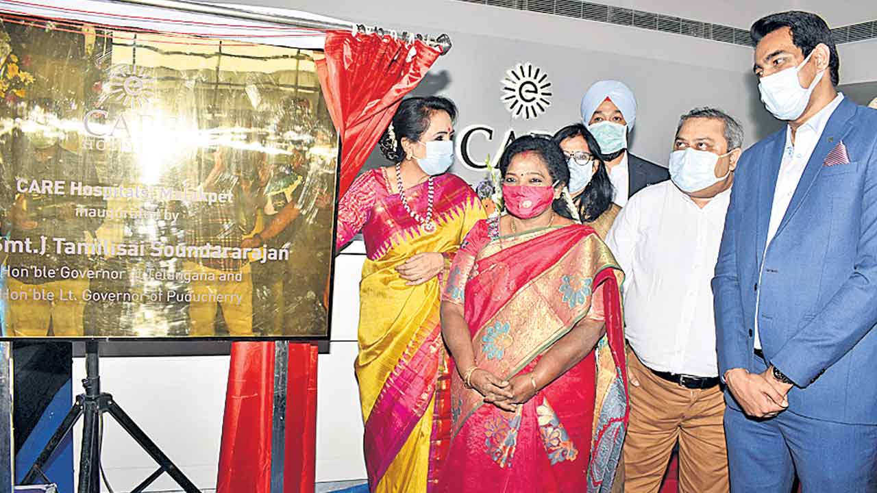 ఫ్రంట్‌లైన్‌ వారియర్స్‌ సేవలు ఎనలేనివి