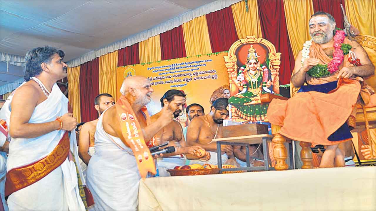 ఆది శంకరాచార్యులు అందరివాడు..