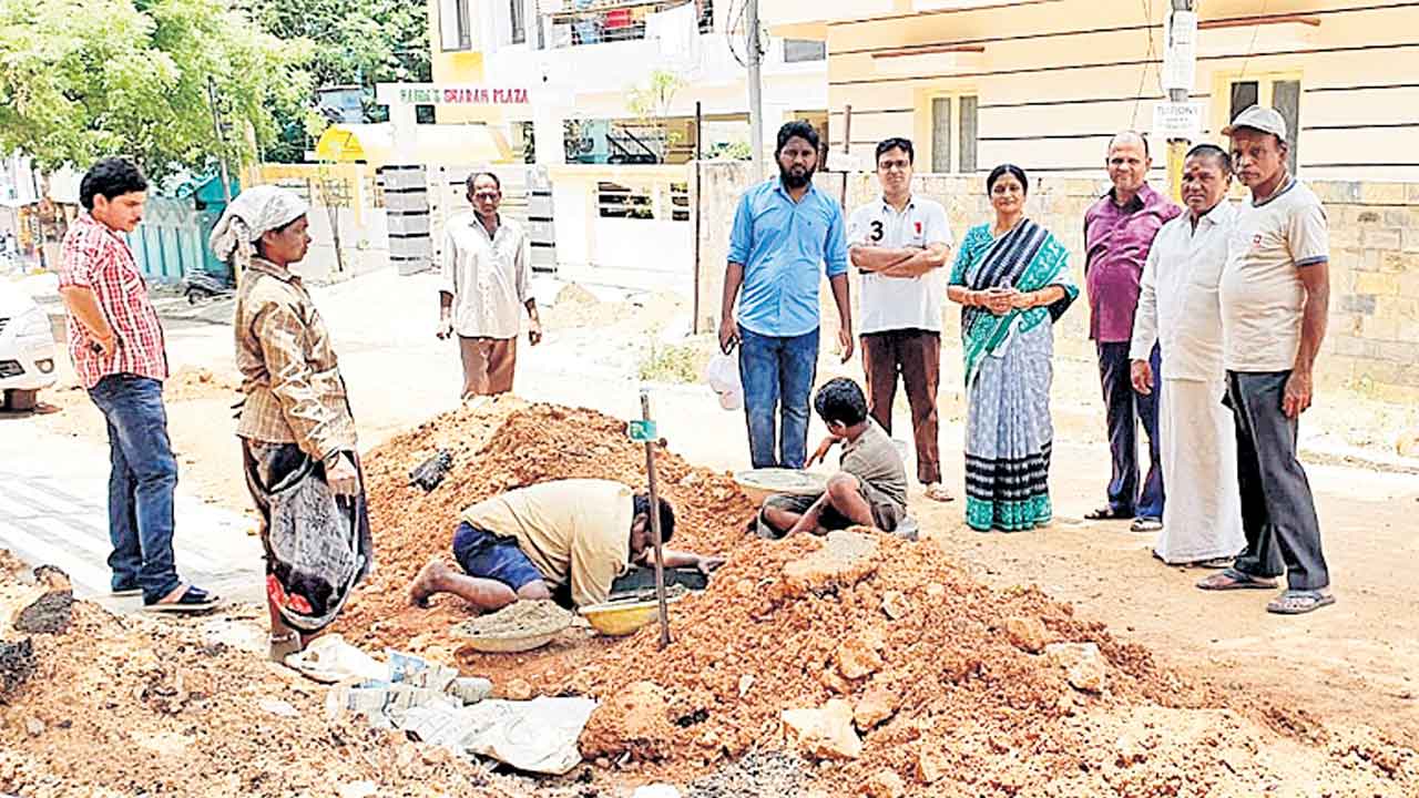 సమస్యలను పరిష్కరించాలి