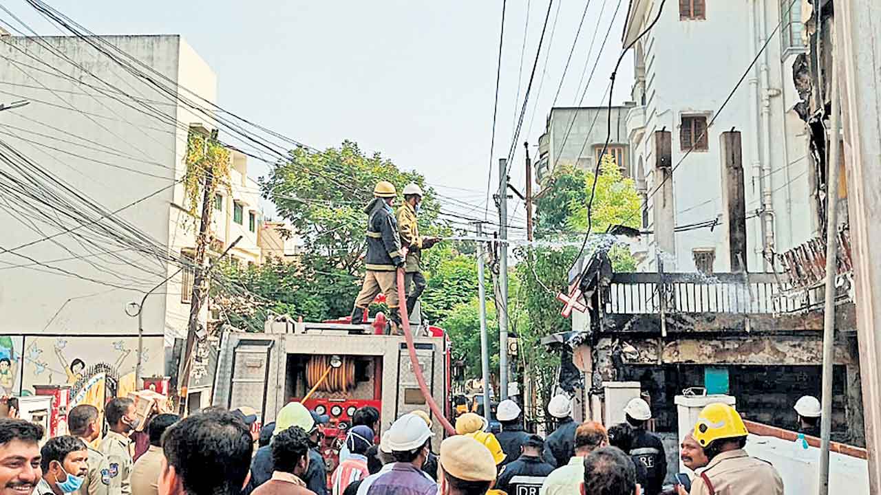 దవాఖానలో అగ్ని ప్రమాదం : పూర్తిగా దగ్ధమైన ఓపీ విభాగం