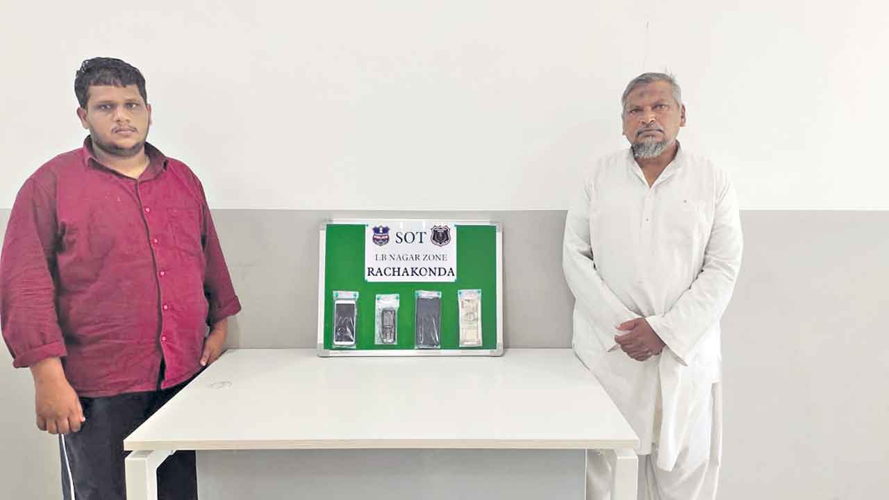 ‘పుష్ప’ తరహాలో స్మగ్లింగ్‌లోకి..