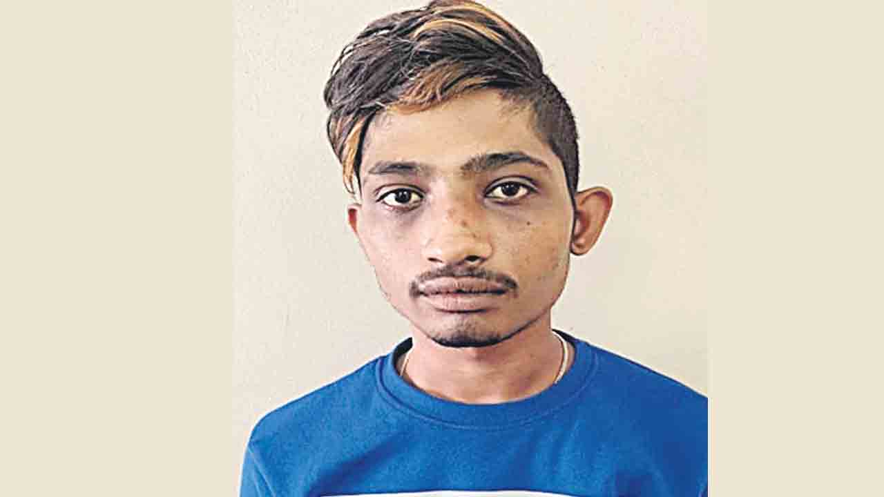 బీర్ బాటిల్తో పొడిచి స్నేహితుడి హత్య