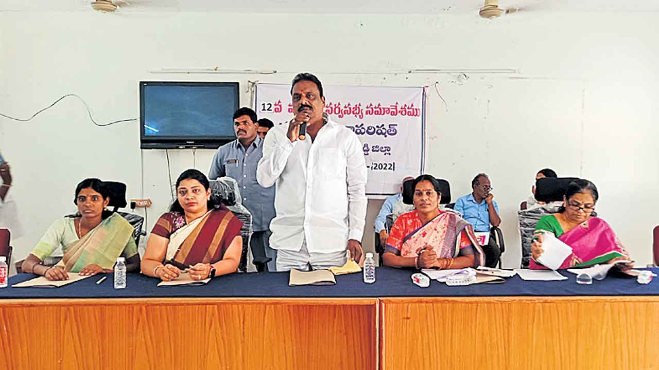 రాజకీయాలకు అతీతంగా అభివృద్ధి చేద్దాం