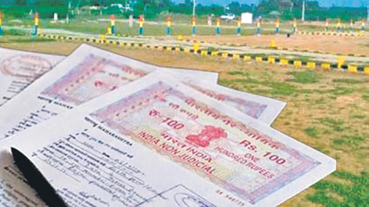 ఫోర్జరీ పత్రాలతో ఎన్‌ఆర్‌ఐ స్థలానికి ఎసరు