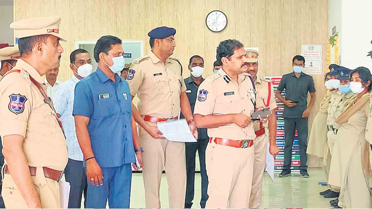 సైబర్ నేరాలపై ప్రత్యేక దృష్టి