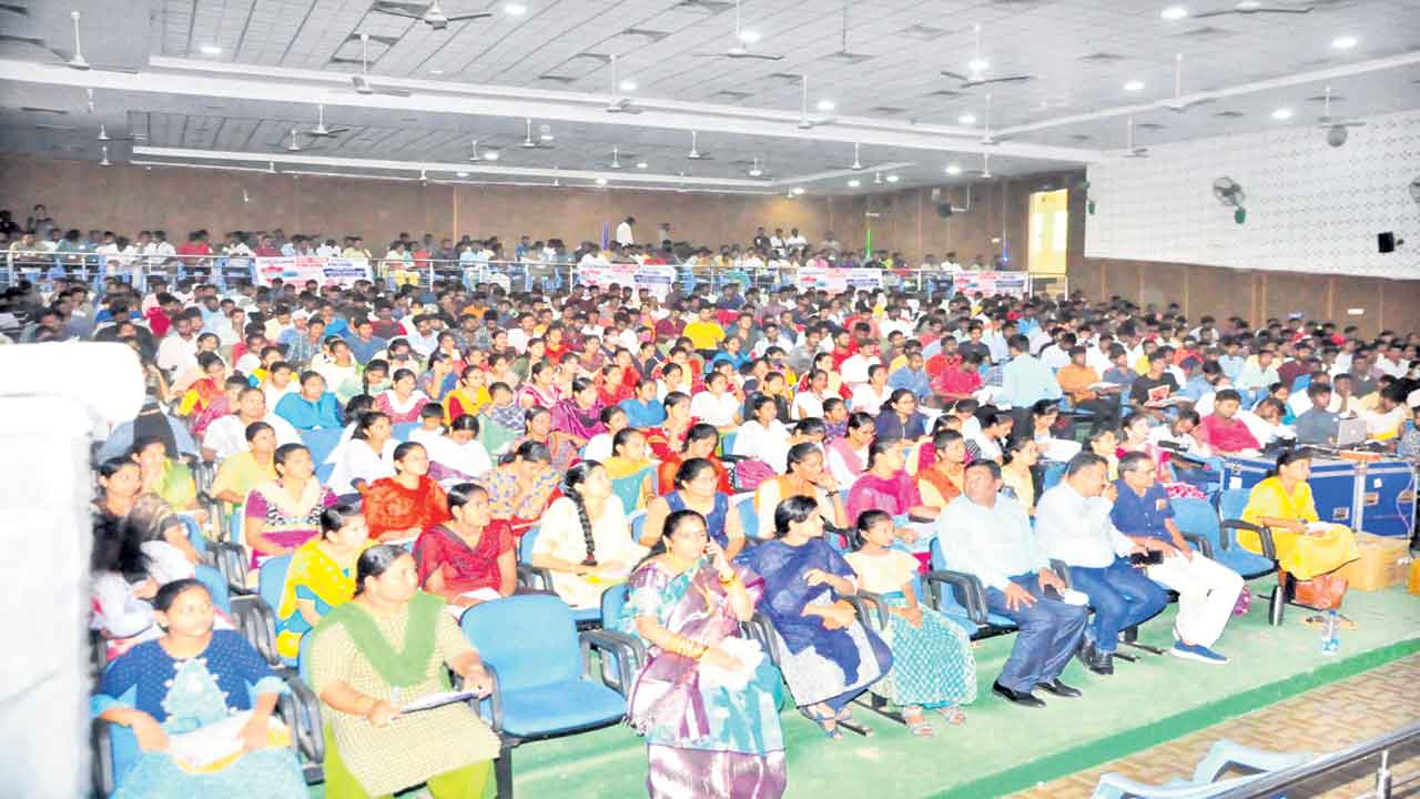 ప్రాణళికతో చదివితే.. కొలువు సులువు