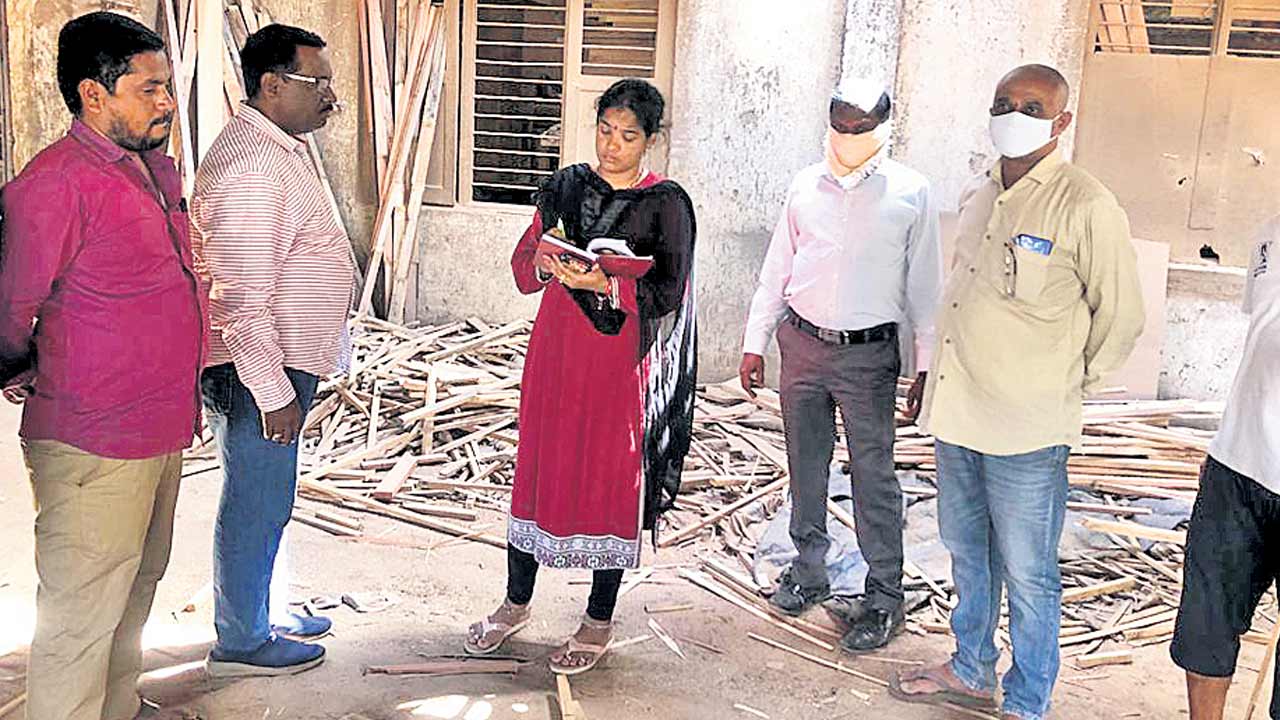 పొల్యూషన్‌ బోర్డు అధికారుల తనిఖీ