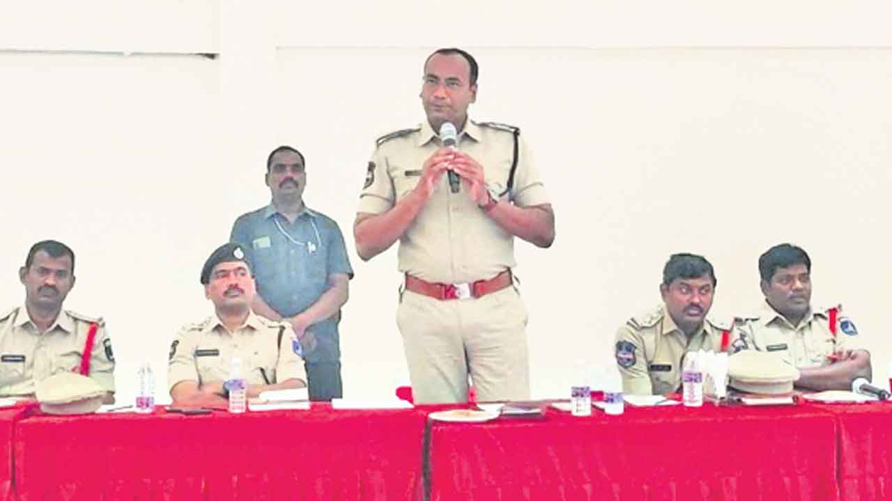 ఫంక్షన్‌ ఏదైనా పర్మిషన్‌ తప్పనిసరి : డీసీపీ సందీప్‌