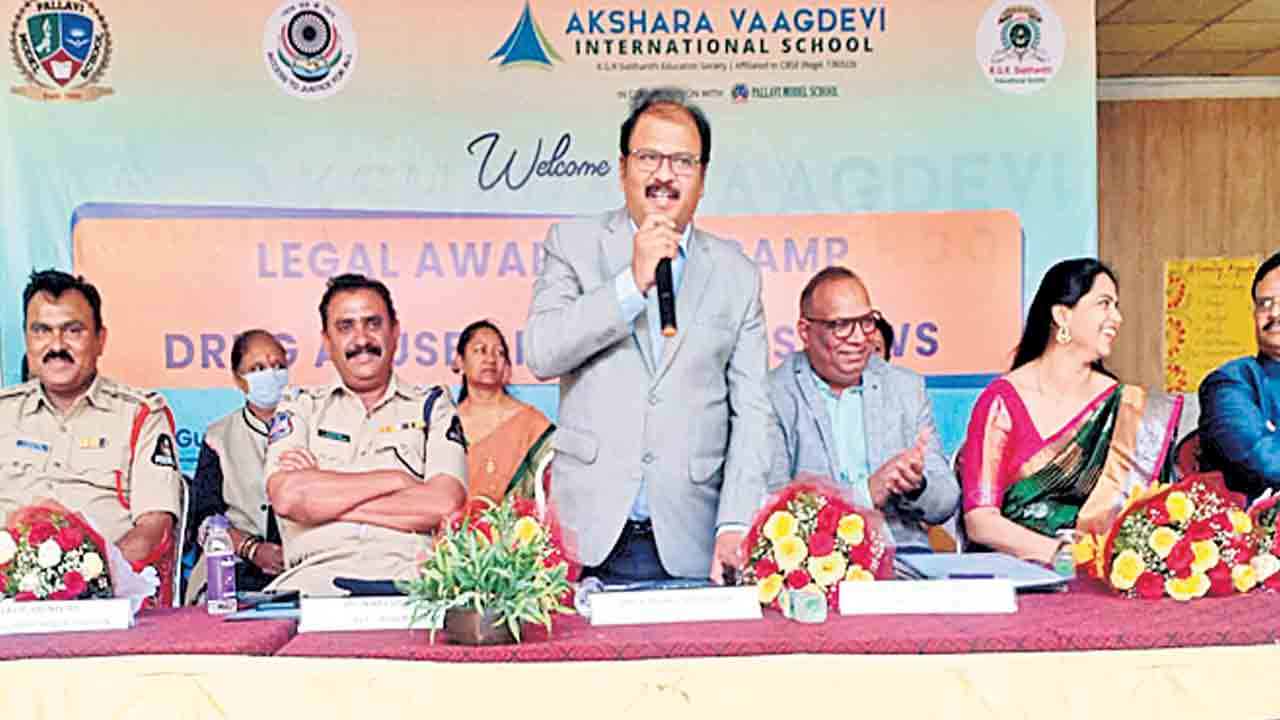 ‘డ్రగ్స్‌కు దగ్గరయ్యారో…జీవితం నాశనమే’