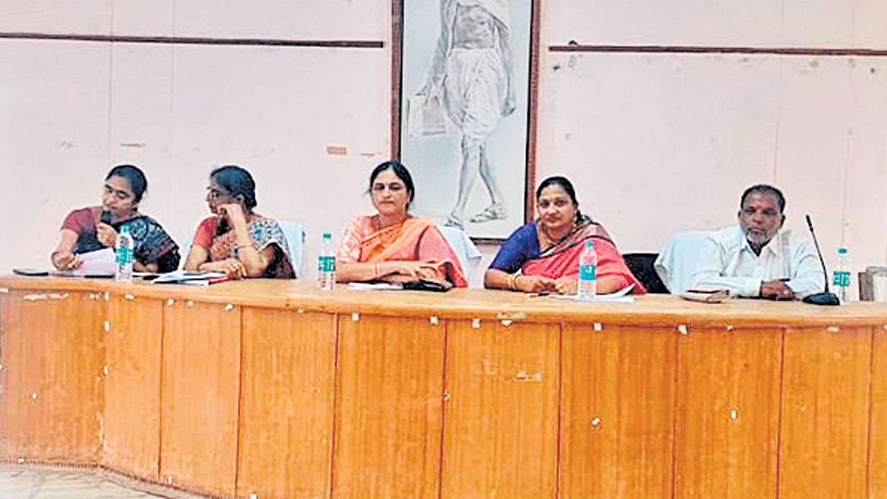 అభివృద్ధి కార్యక్రమాలు చేపట్టాలి