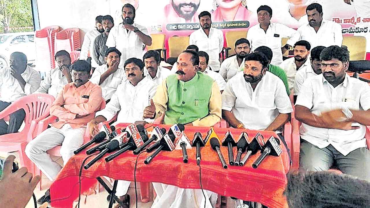 మంత్రి మల్లారెడ్డిపై దాడి అమానుషం