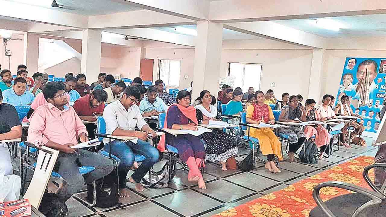 పట్టుదలతో పరీక్షలకు.. సిద్ధమవుతున్నం