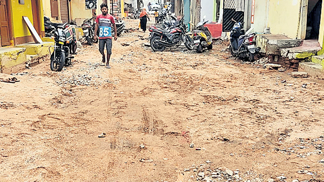 తవ్వారు..వదిలేశారు