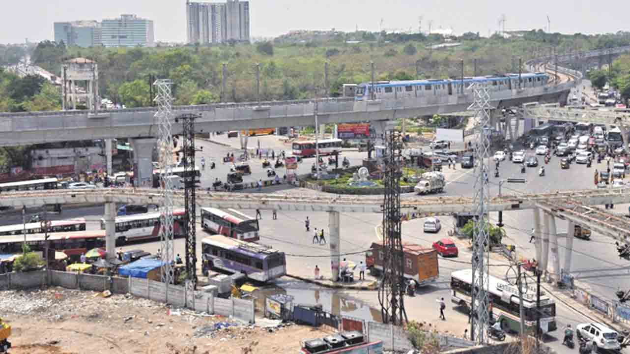 ట్రాఫిక్‌ చిక్కులు తీర్చనున్న ఫ్లైఓవర్లు