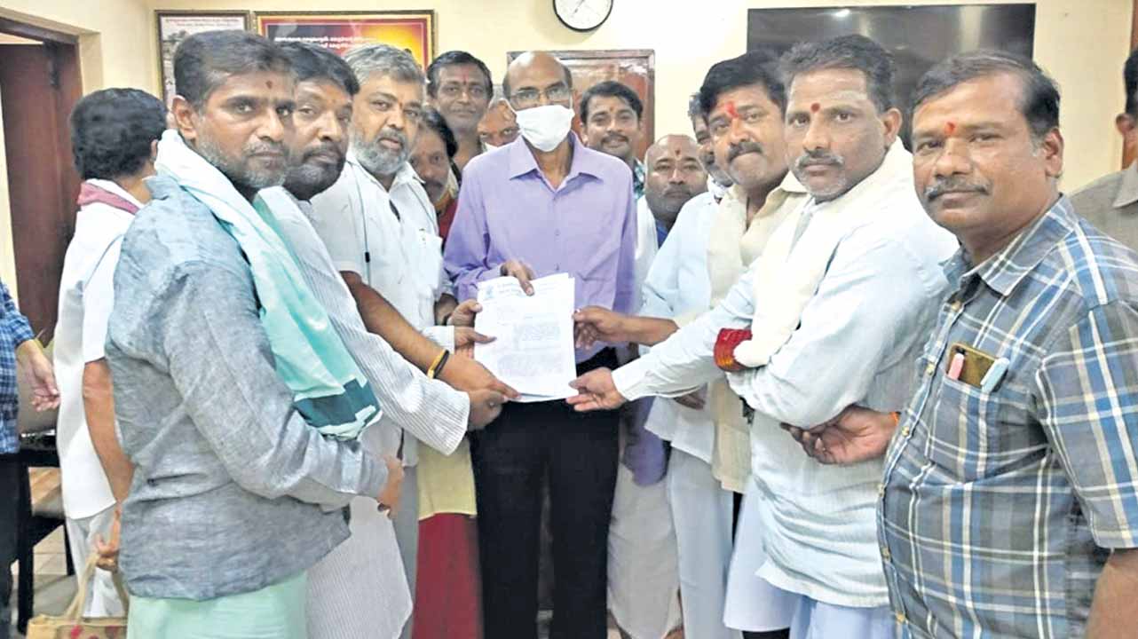 ఉద్యోగులకు అండగా దేవాదాయ శాఖ