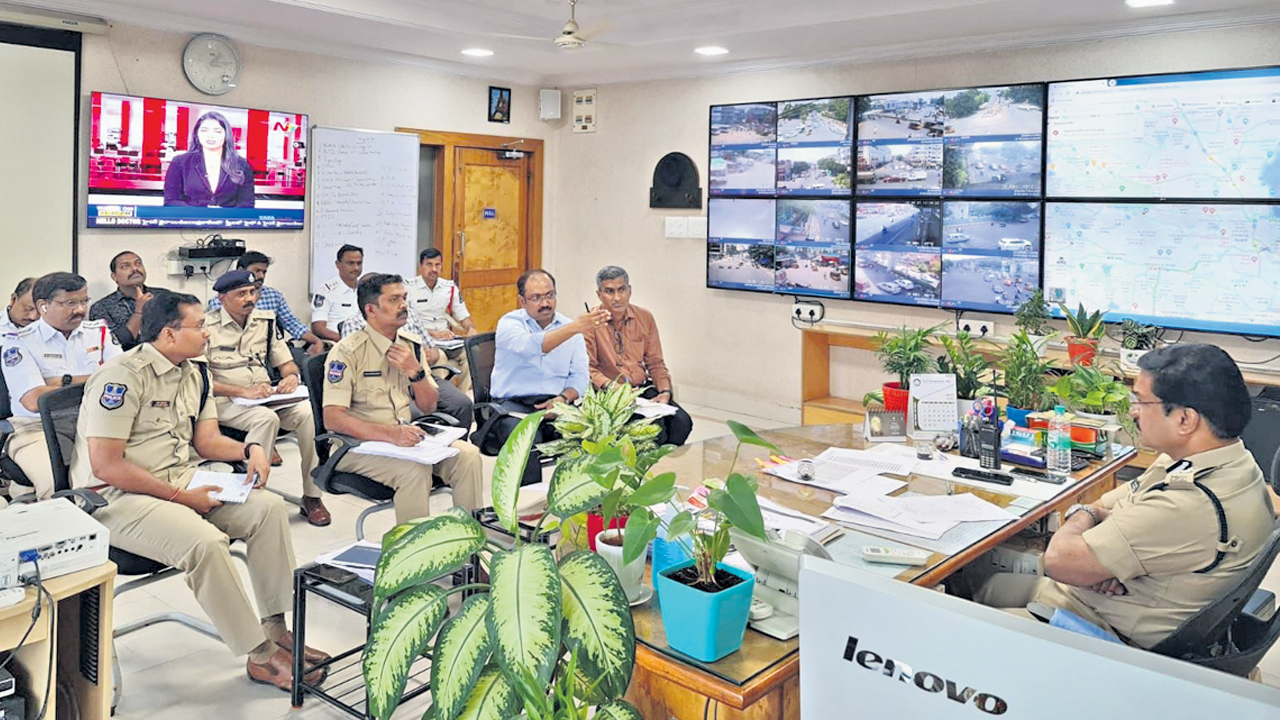 ఆగస్టు 1 నుంచి హైటెక్‌ సిగ్నల్స్‌