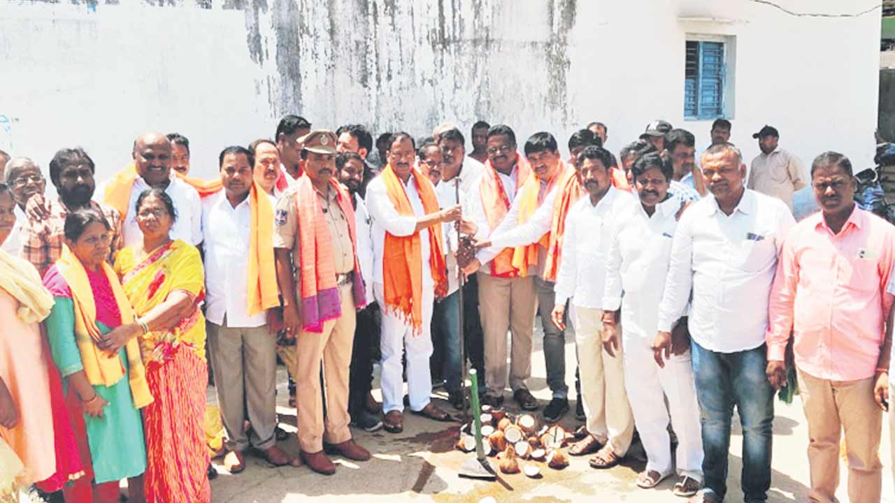 దశల వారీగా అభివృద్ధి పనులు చేపడుతాం..