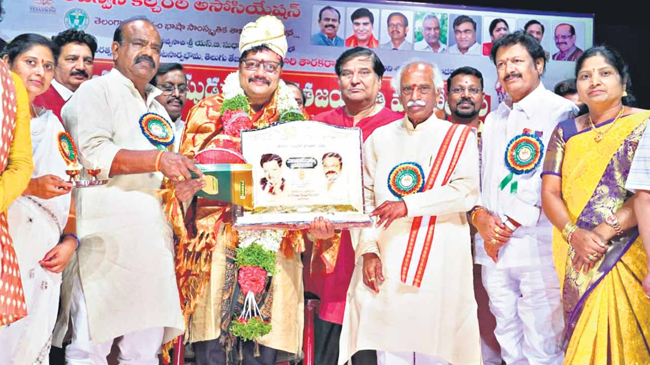 యుగ పురుషుడు ఎన్టీఆర్‌