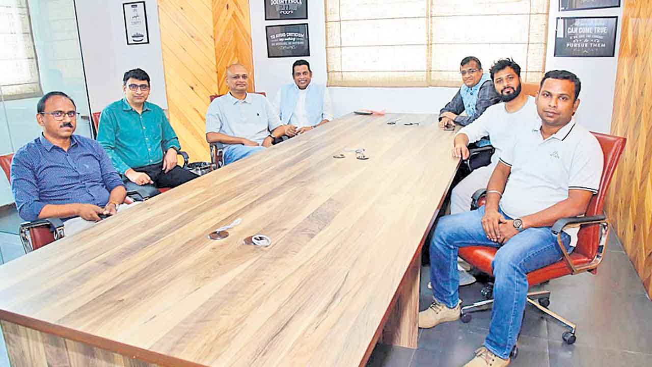 నిరుద్యోగులకు అండగా ఈజీ యాక్ట్‌