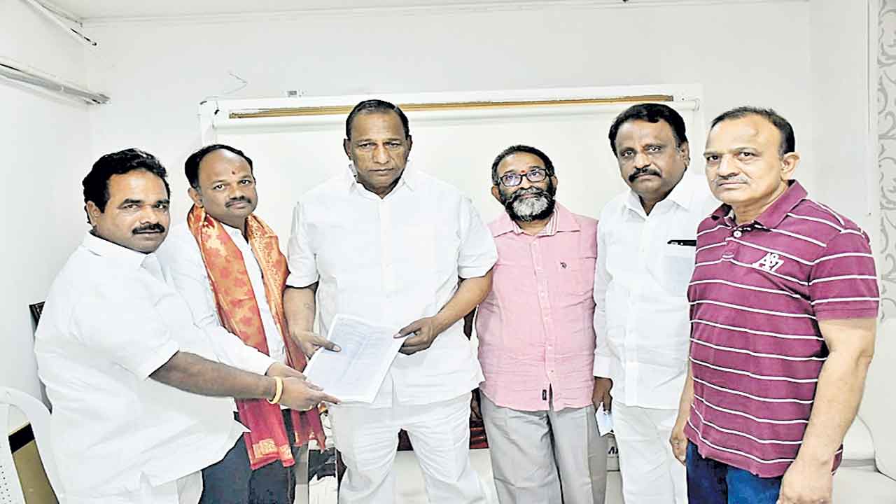 కోర్టు భవన నిర్మాణానికి చర్యలు తీసుకోండి