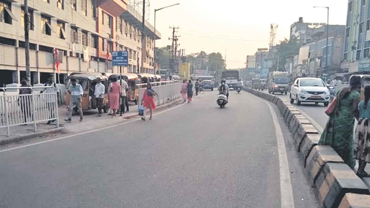 రద్దీ రోడ్ల విస్తరణకు ఆమోదం