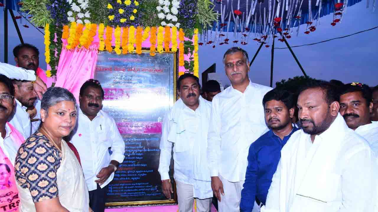 ఇంటిగ్రేటెడ్‌ మార్కెట్‌కు శంకుస్థాపన చేసిన మంత్రి హరీశ్‌రావు