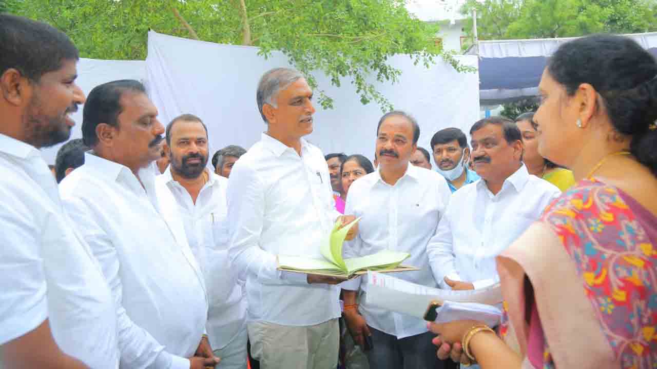 త్వ‌ర‌లోనే వైద్యారోగ్య శాఖ‌లో 13 వేల ఖాళీల‌కు నోటిఫికేష‌న్